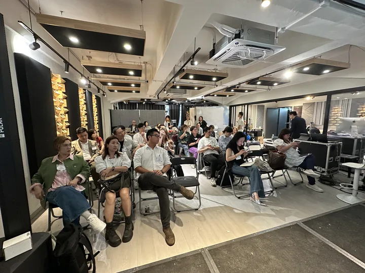 課堂全景：一班專業人士坐滿全場